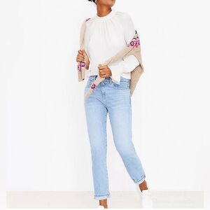 Loft Super Soft Girlfriend Mid Rise Light Wash Denim Jeans Size 6/28